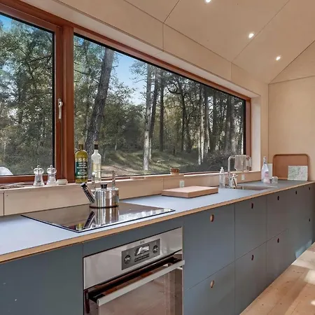 Stunning In With Kitchen 度假居